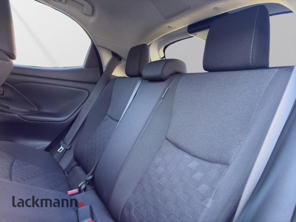 Toyota Yaris Exposé-Bild 10