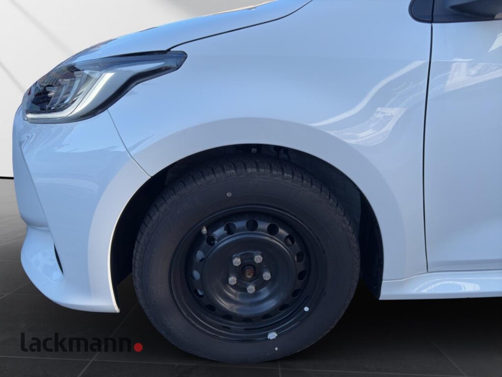 Toyota Yaris Exposé-Bild 12