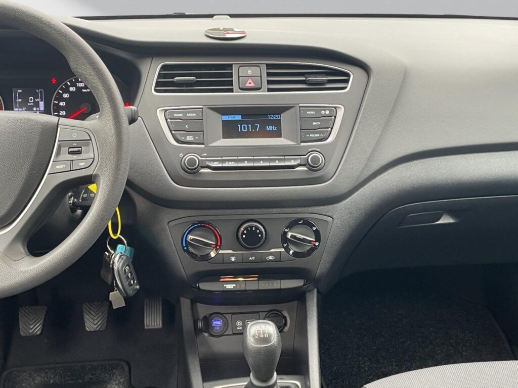 Hyundai i20 Exposé-Bild 12