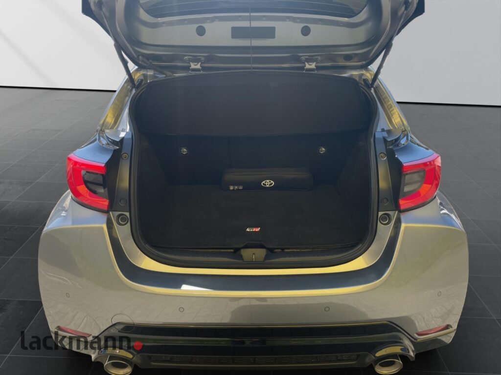 Toyota Yaris Exposé-Bild 7