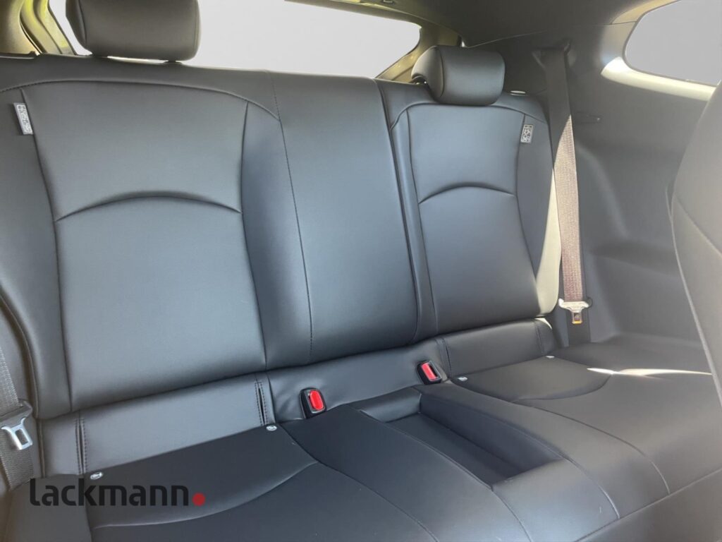 Toyota Yaris Exposé-Bild 9