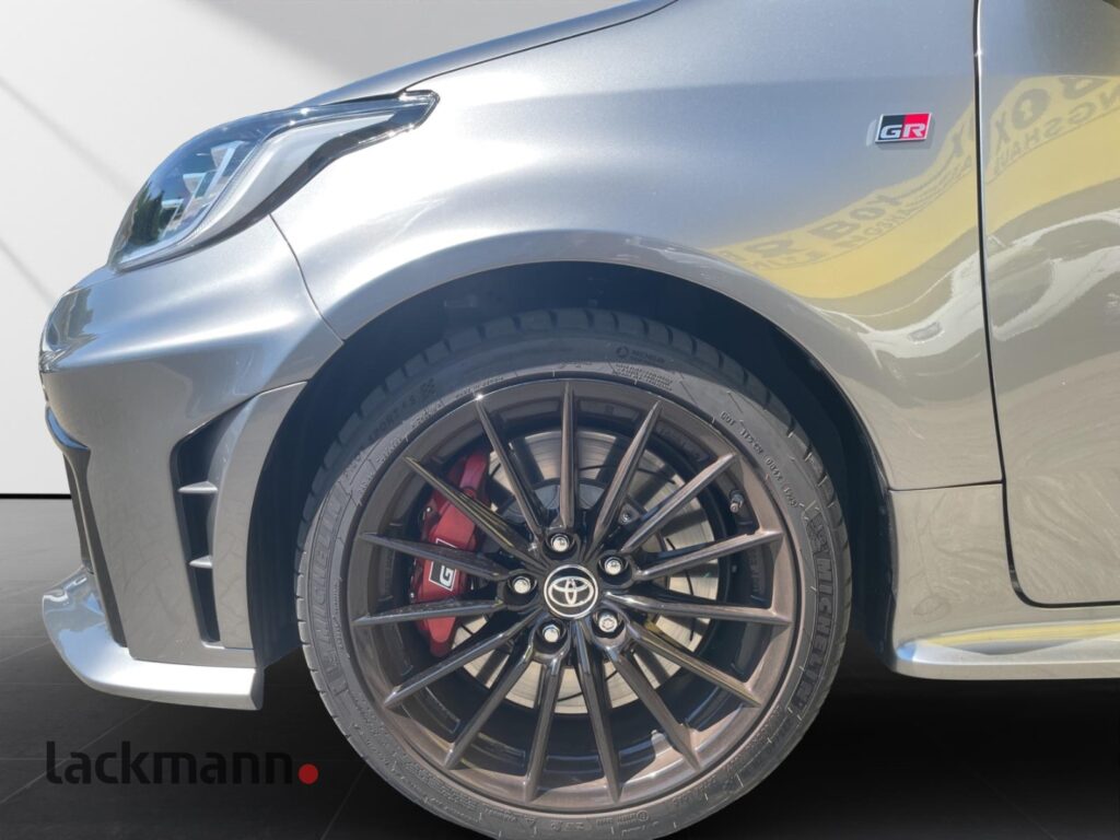 Toyota Yaris Exposé-Bild 11