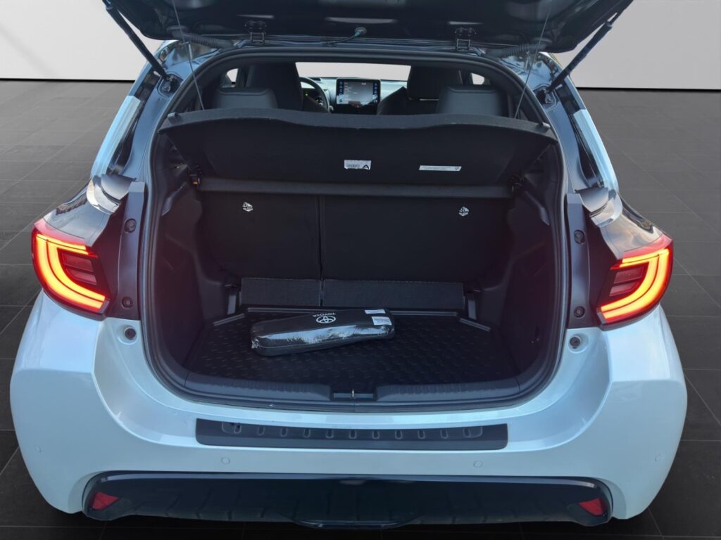 Toyota Yaris Exposé-Bild 7
