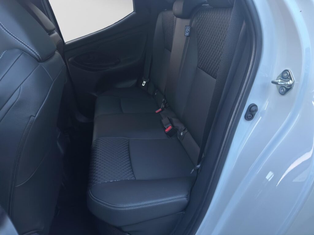 Toyota Yaris Exposé-Bild 9