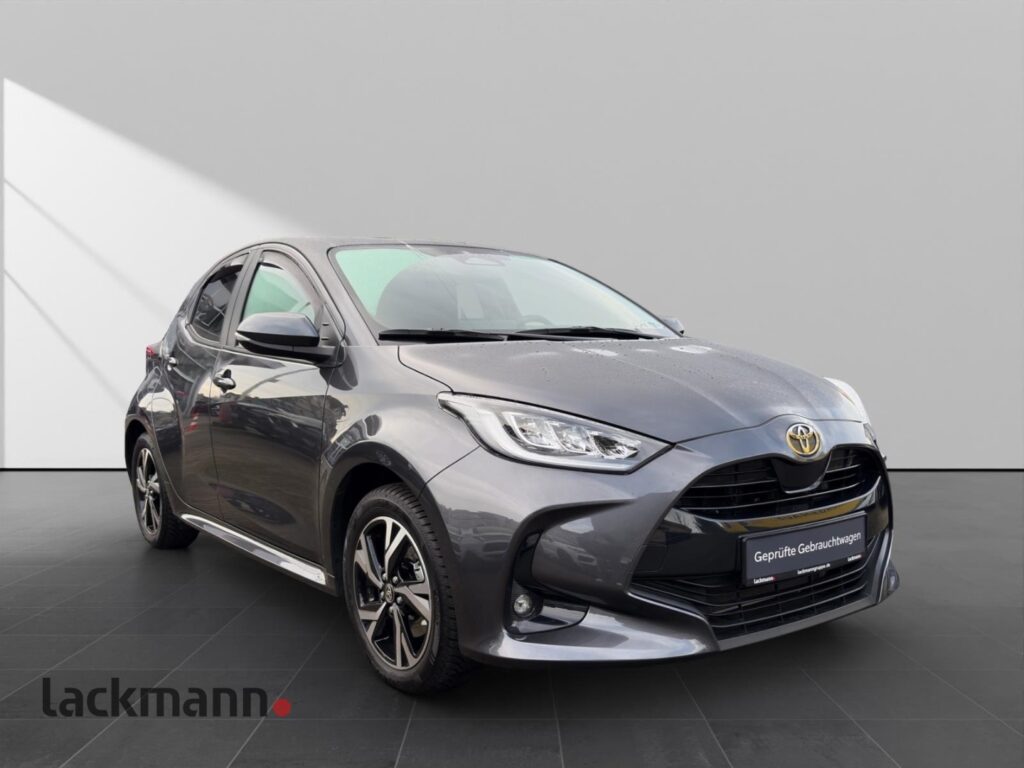 Toyota Yaris Exposé-Bild 3