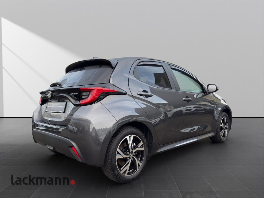 Toyota Yaris Exposé-Bild 4