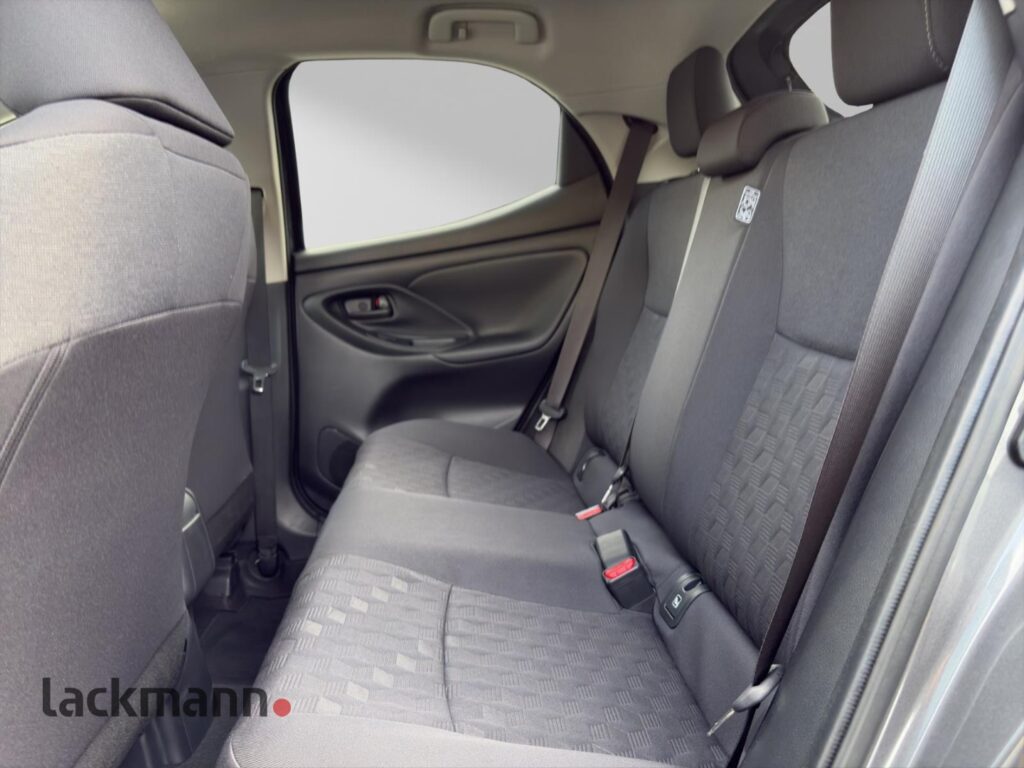 Toyota Yaris Exposé-Bild 9