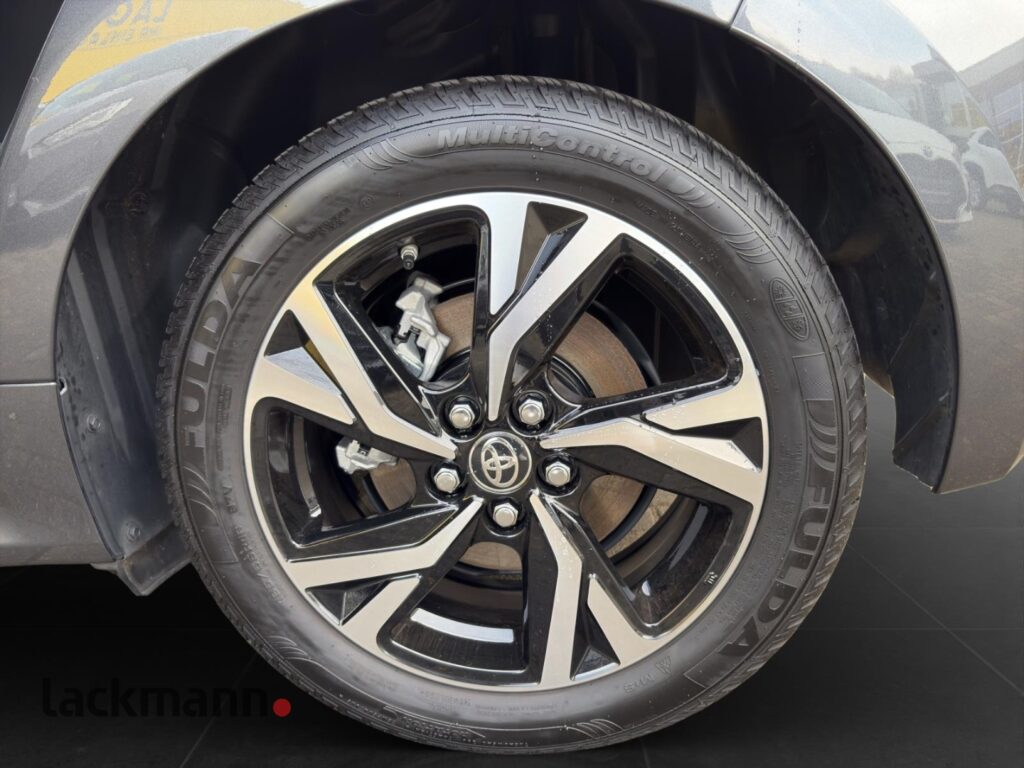 Toyota Yaris Exposé-Bild 11