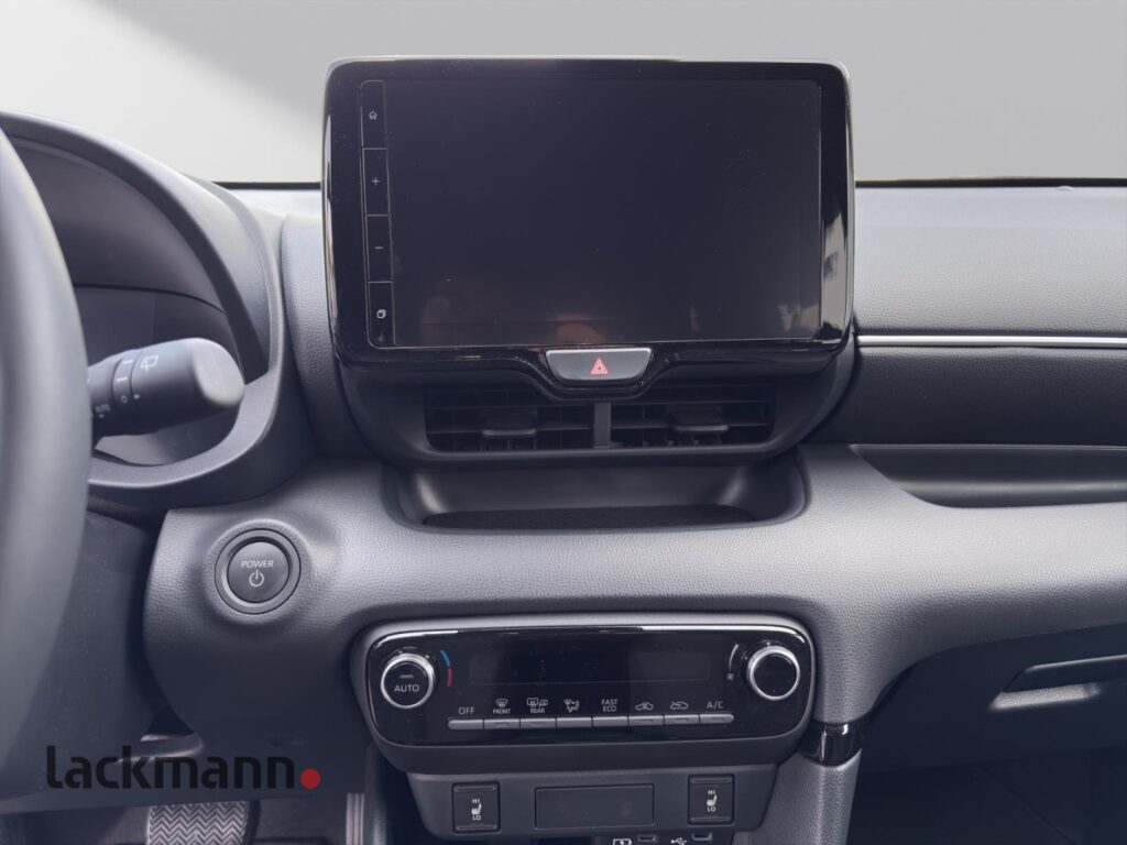 Toyota Yaris Exposé-Bild 13