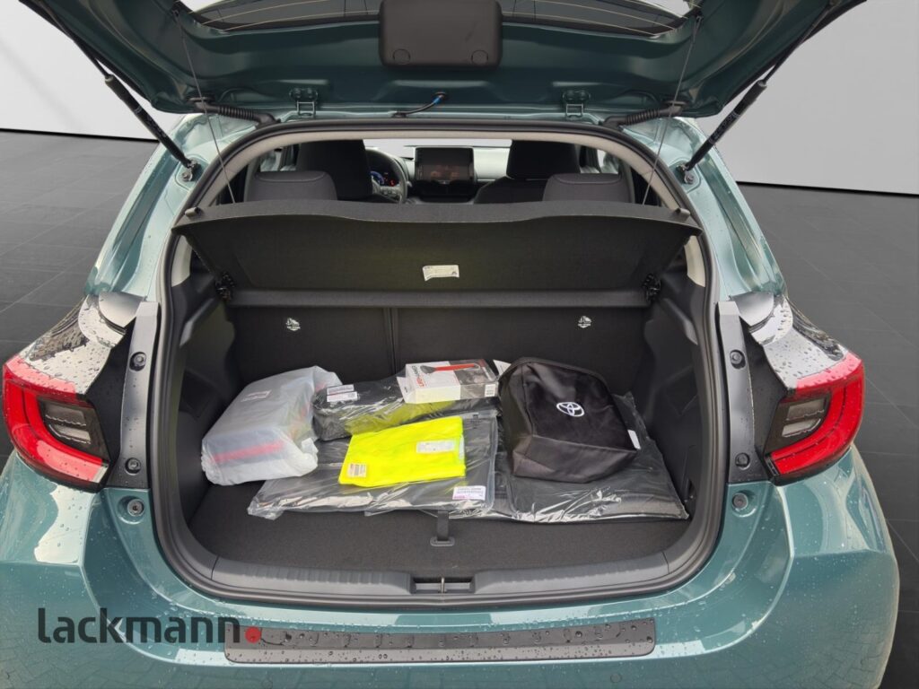 Toyota Yaris Exposé-Bild 7