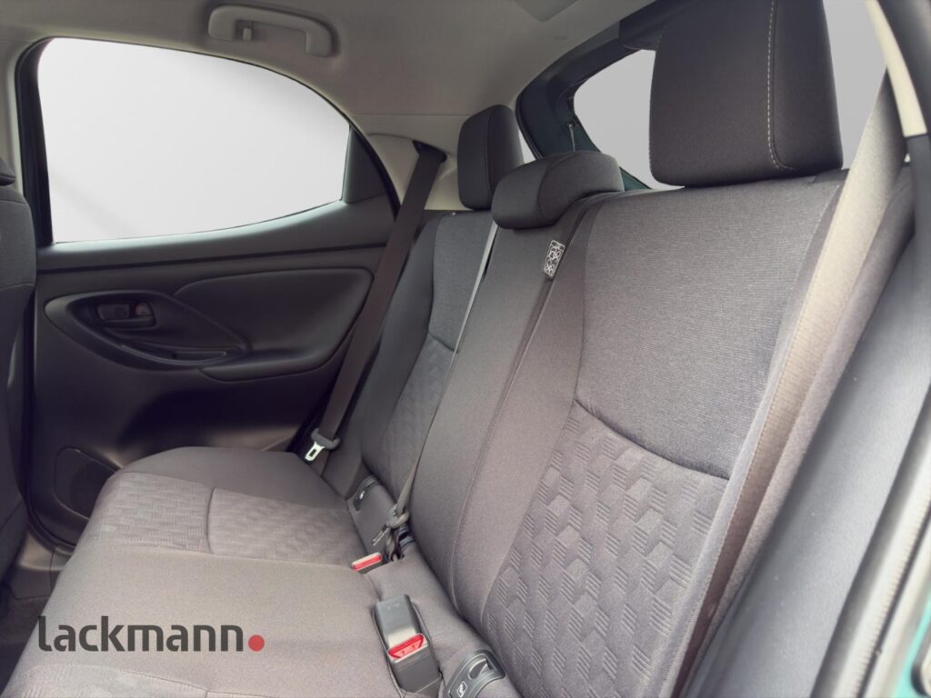 Toyota Yaris Exposé-Bild 9