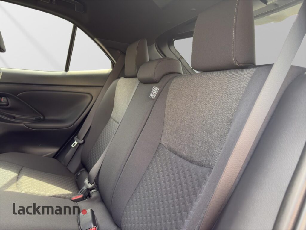 Toyota Yaris Cross Exposé-Bild 8