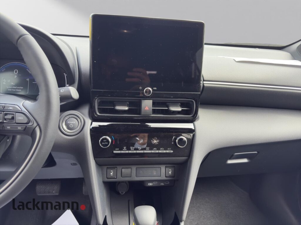 Toyota Yaris Cross Exposé-Bild 11