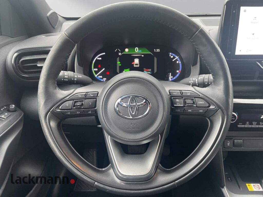 Toyota Yaris Cross Exposé-Bild 11