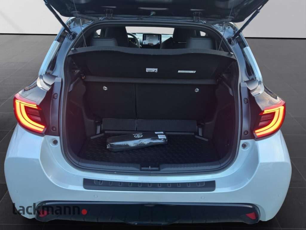 Toyota Yaris Exposé-Bild 7