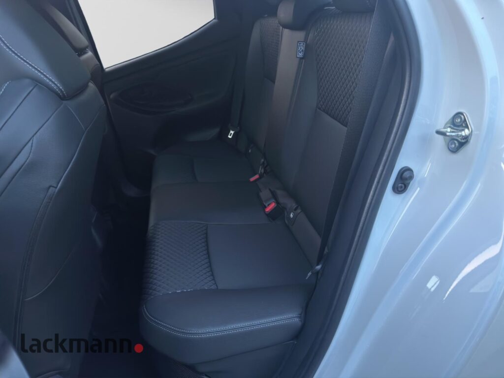 Toyota Yaris Exposé-Bild 9