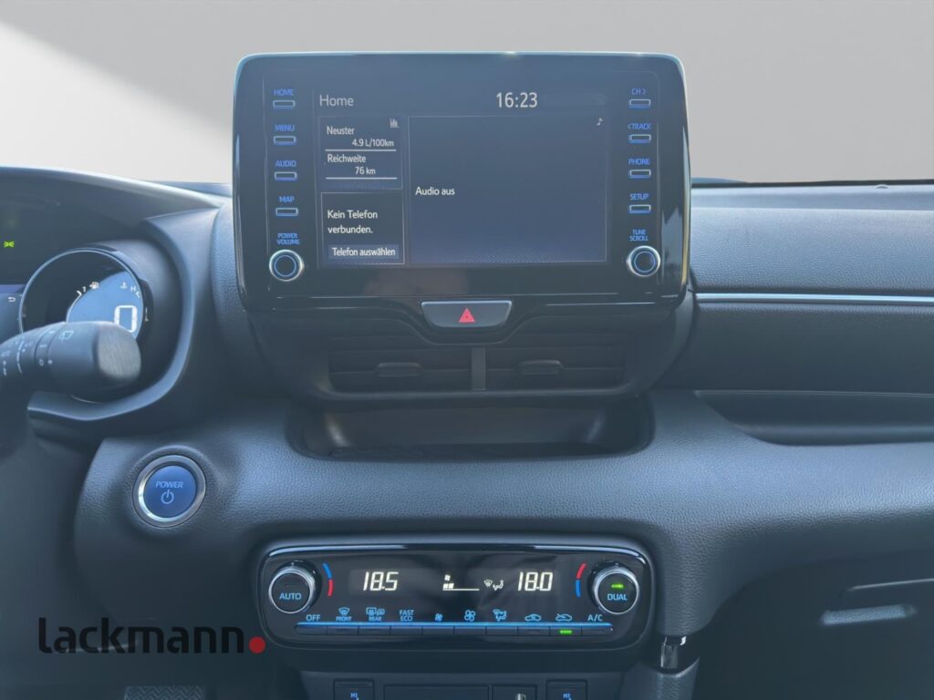 Toyota Yaris Exposé-Bild 13