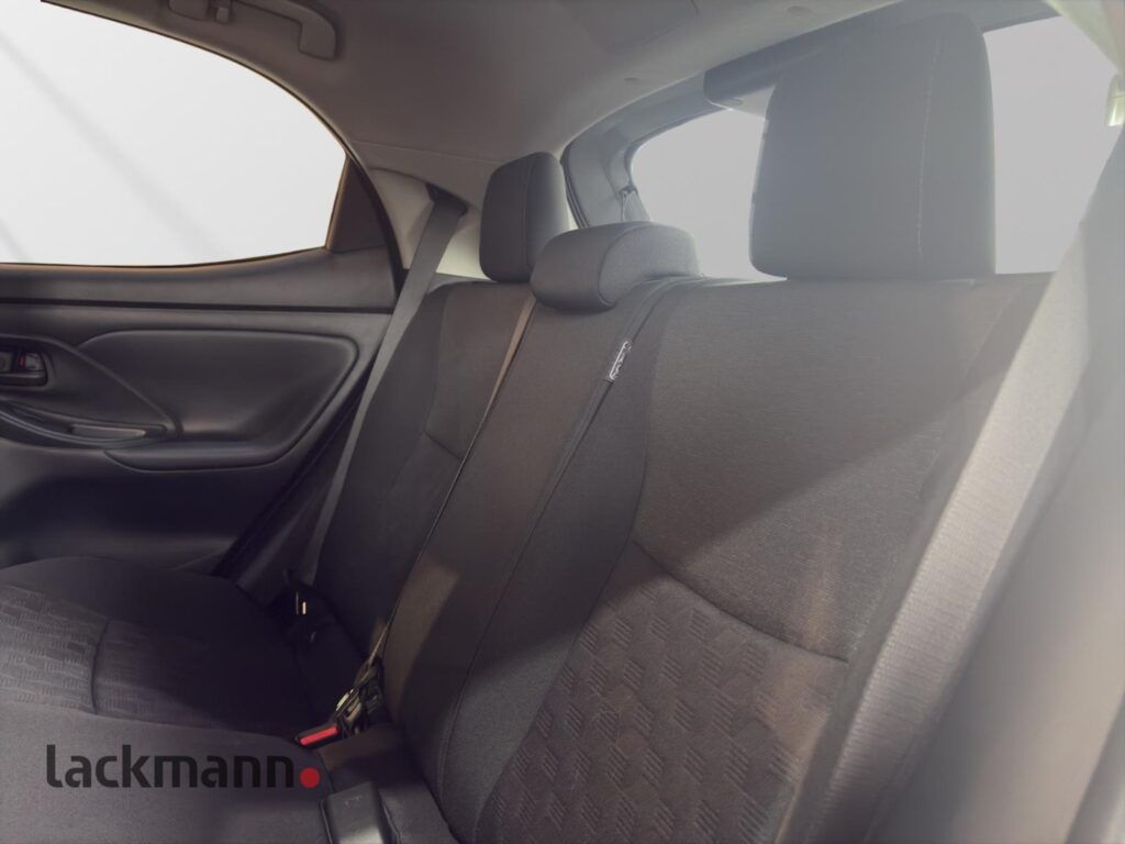 Toyota Yaris Exposé-Bild 9