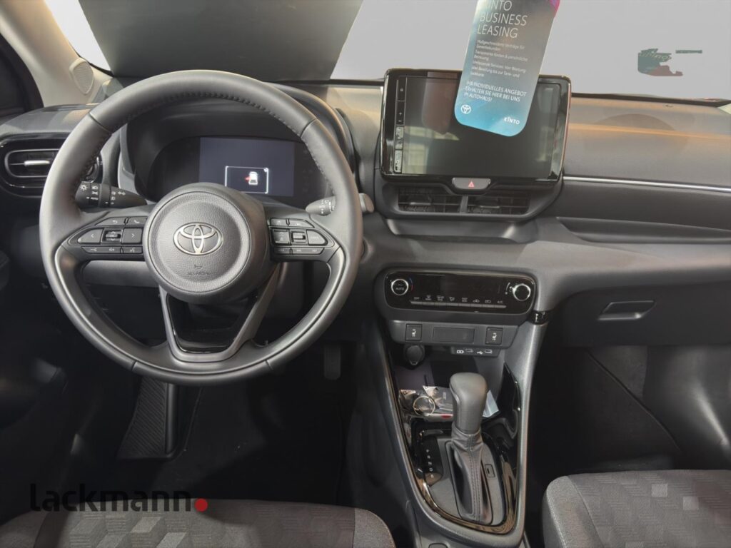 Toyota Yaris Exposé-Bild 10