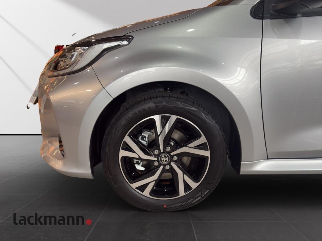 Toyota Yaris Exposé-Bild 11