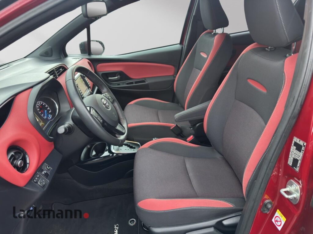 Toyota Yaris Exposé-Bild 8
