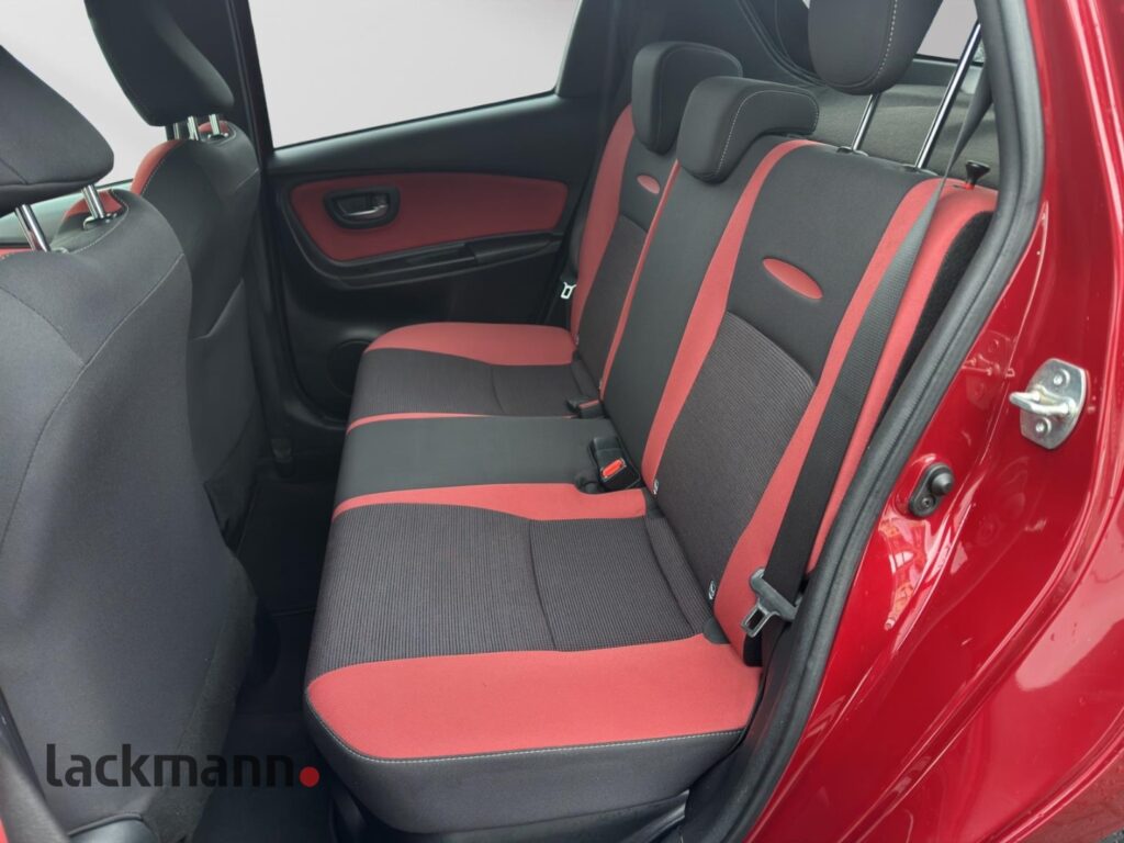 Toyota Yaris Exposé-Bild 9