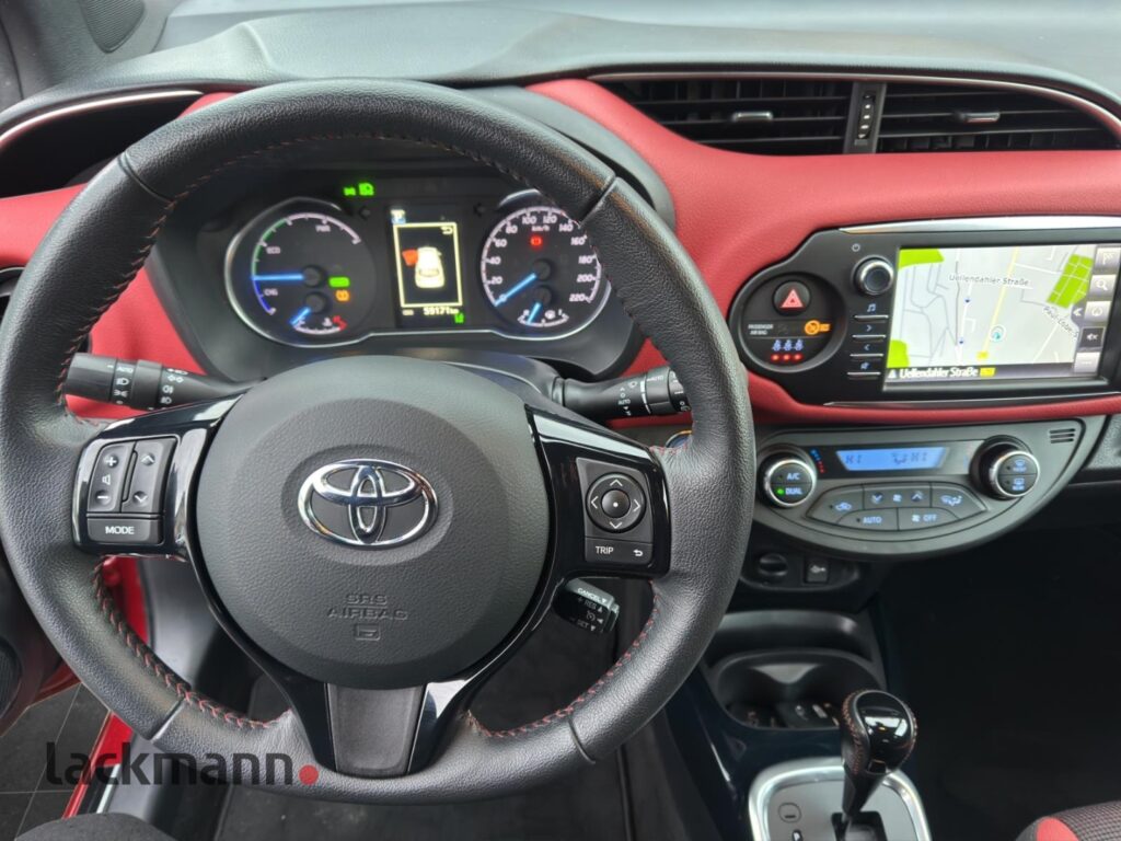 Toyota Yaris Exposé-Bild 10