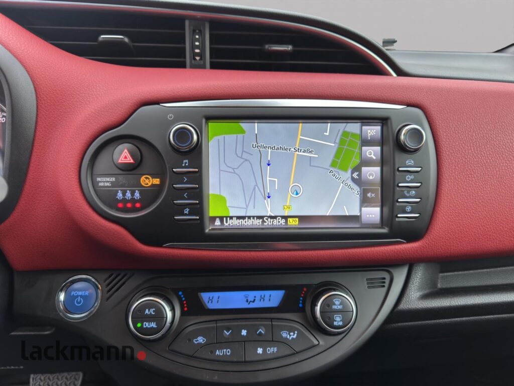 Toyota Yaris Exposé-Bild 13